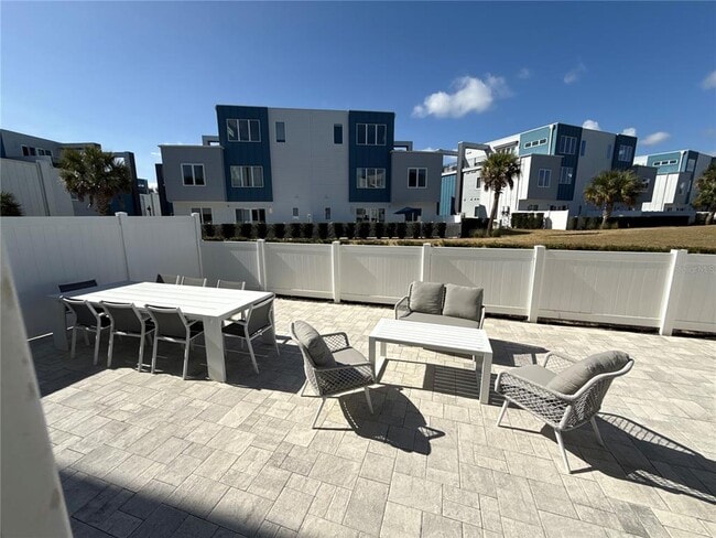 Building Photo - 7740 Sandy Ridge Dr