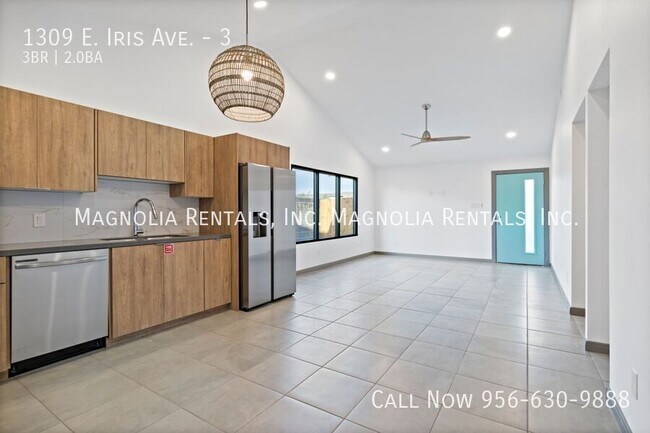 Building Photo - 1309 E Iris Ave