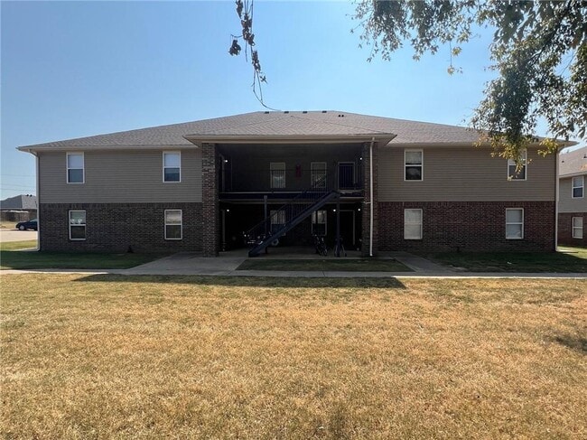 Building Photo - 616 Sadie Ln