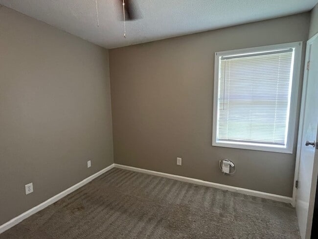 Building Photo - Renovated 3 Bedroom 1 Bath Home for Rent!