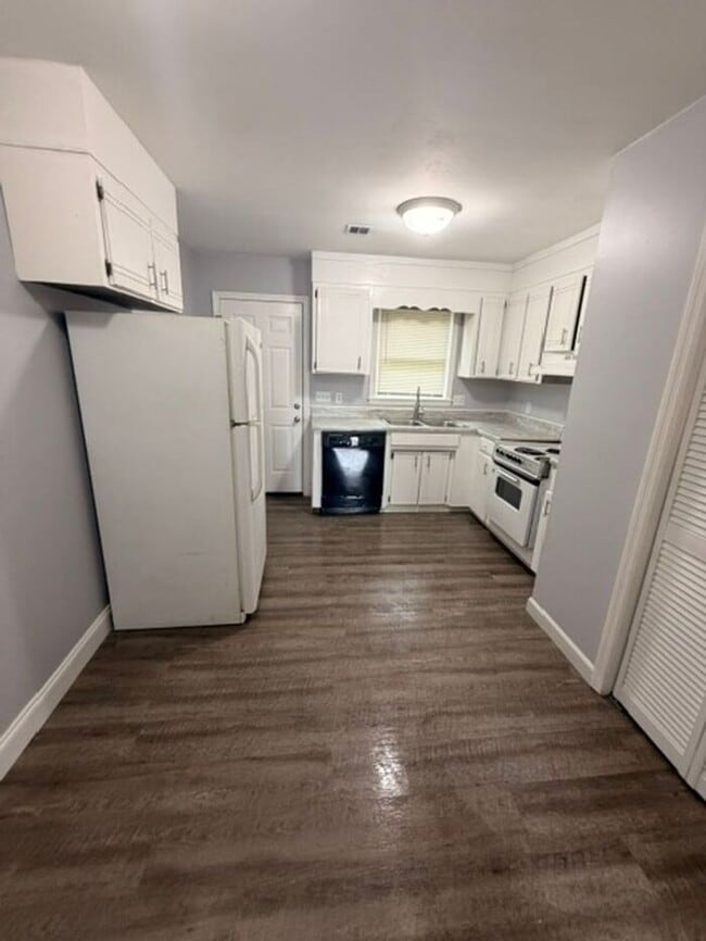 Building Photo - Beautiful 2 bedroom Apartment!