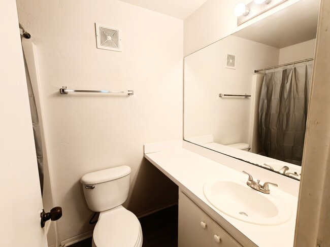 Building Photo - 4000 SW 23rd St