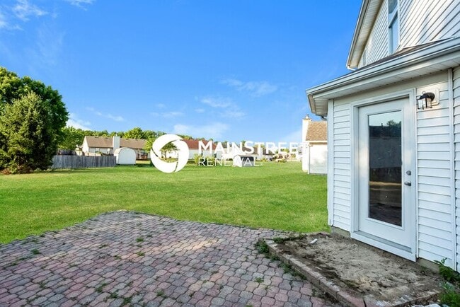 Building Photo - 4 Bedroom Pet-Friendly Home in Indianapolis, IN with Main Street Renewal