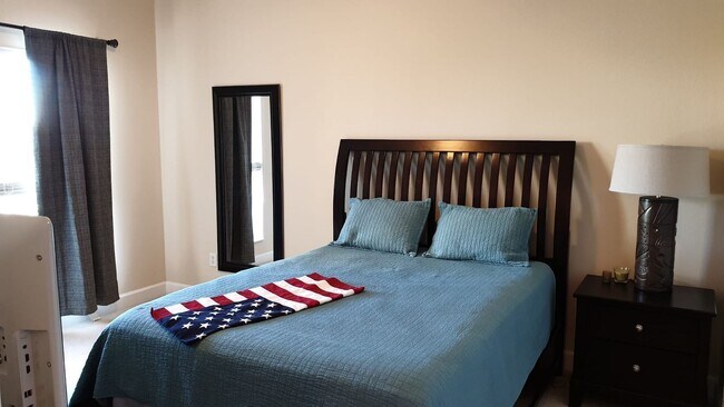 Building Photo - Stunning 3 bedroom top floor in Toscana FULLY FURNISHED