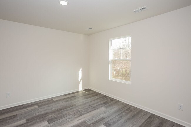 Building Photo - 510 3rd St