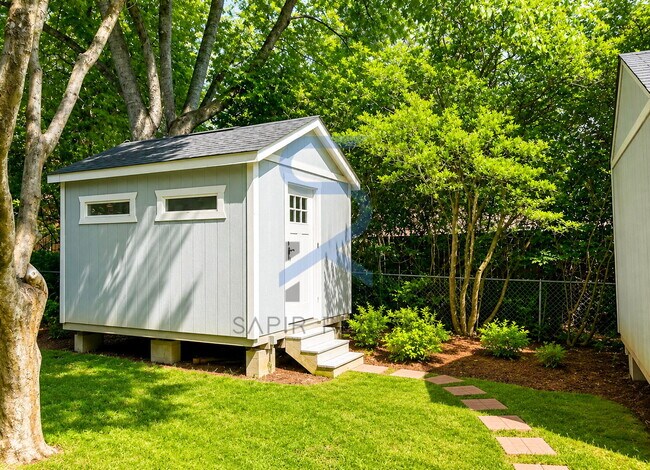 Building Photo - PRELEASING! Spacious & Stunning 5BR/3BA in the Heart of North Druid Hills