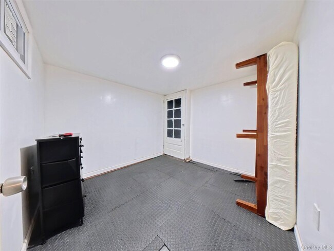 Building Photo - 398 Bauer Pl