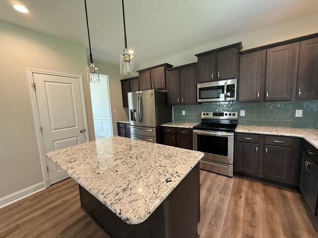 Building Photo - Stunning 4 Bed, 2.5 Bath Home in Cameron