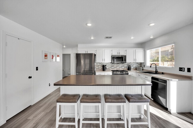 Building Photo - 11142 Romola St