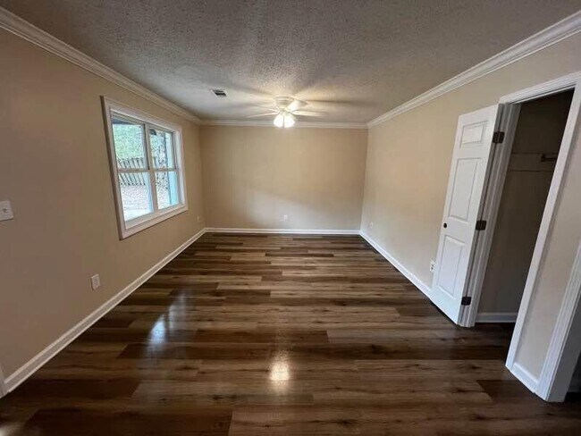 Building Photo - 6310 Green Acres Ln