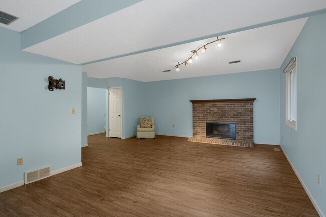 Building Photo - Charming Home at the Base of Old Mission Peninsula