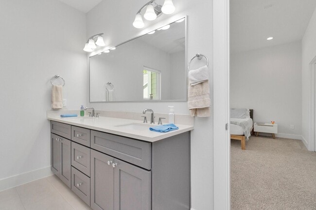 Building Photo - 3360 Pinemont Dr