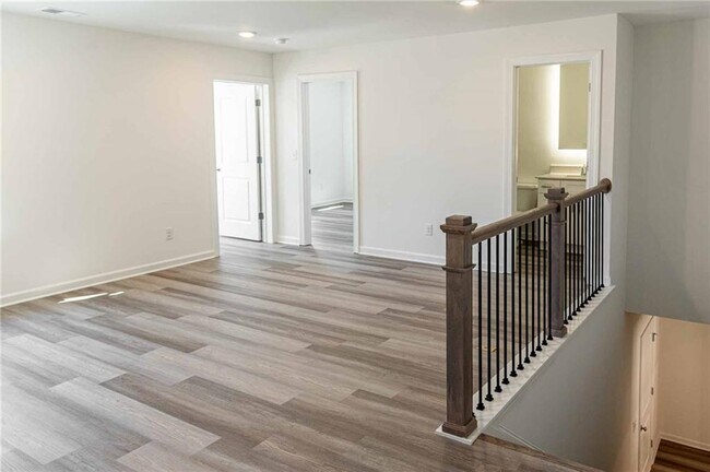 Building Photo - 3378 Skyland Dr