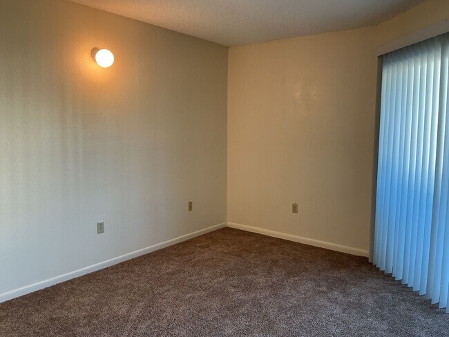 Building Photo - 411 E Park St