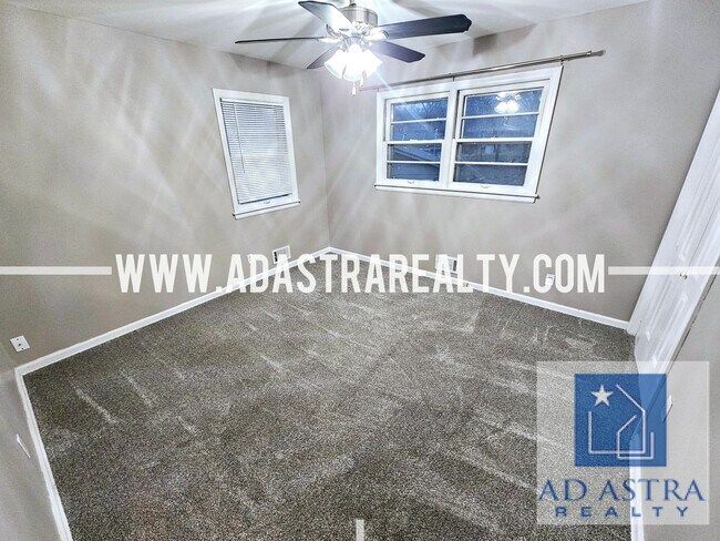 Building Photo - Open 3 Bed 2 Bath Home KCMO!!-Available NOW!!