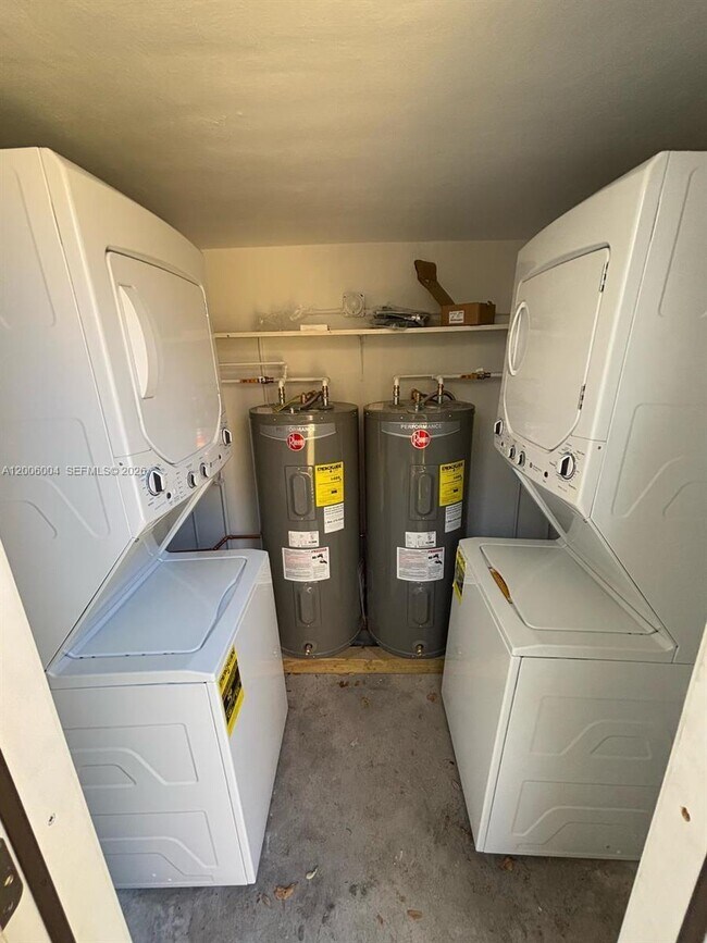 Building Photo - 2041 NW 2nd St