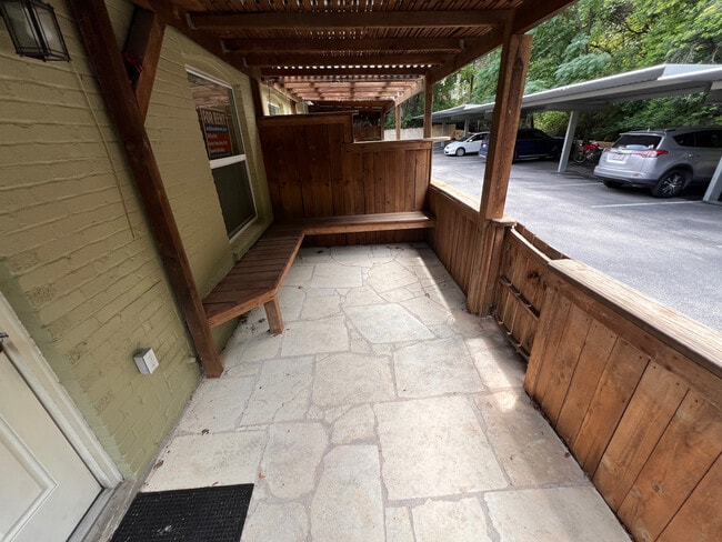 Building Photo - 1500 East Side Dr