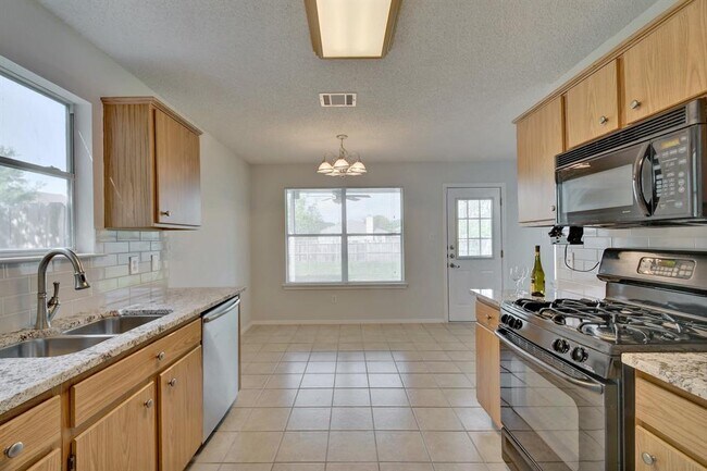 Building Photo - 1609 Lantern Light Dr