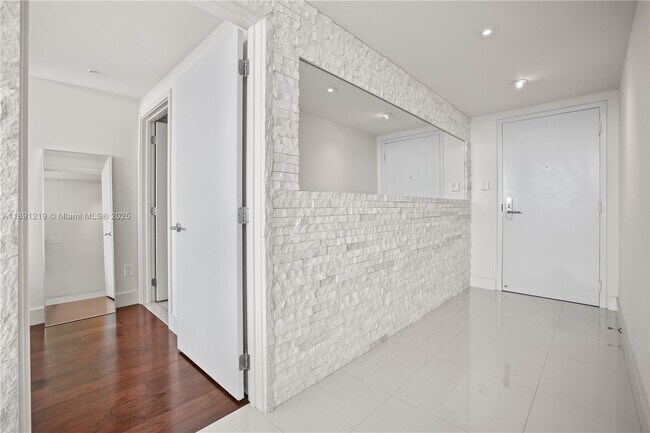 Building Photo - 6899 Collins Ave
