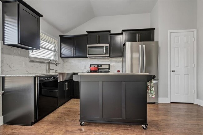 Building Photo - 1031 Fallbrook Loop