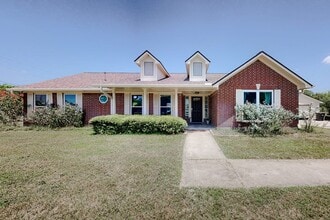 Building Photo - 2918 Amber Ln