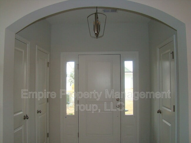 Building Photo - 1326 Montford Dr