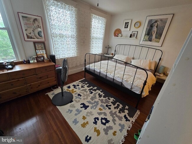 Building Photo - 1319 E Street NE Unit