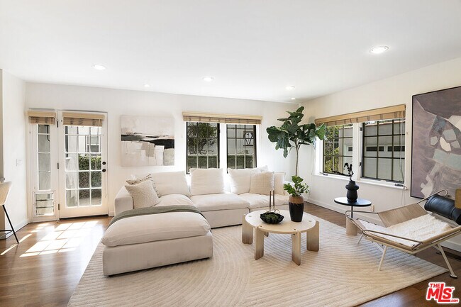 Building Photo - 131 S Martel Ave