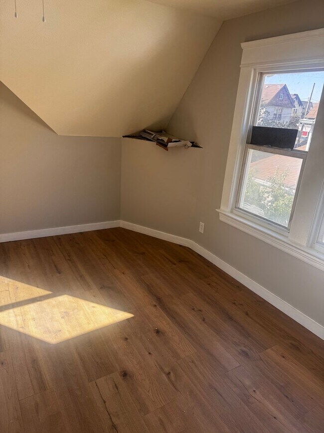 Building Photo - 3811 E 50th St