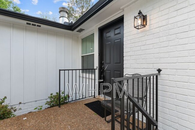 Building Photo - 258 Carriage Dr