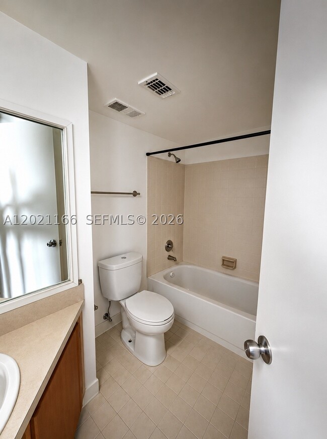 Building Photo - 2550 SW 18th Terrace