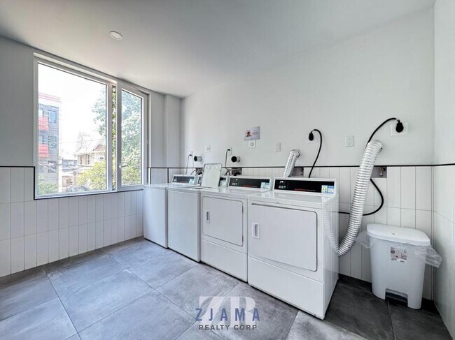 Building Photo - 2 bedroom in BROOKLYN NY 11210