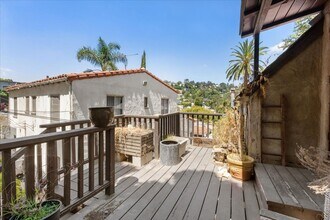 Building Photo - AS Silver Lake (#321)