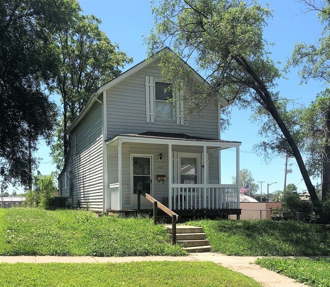 Building Photo - 3 Bed, 1 Bath House - Home OFFICE!!