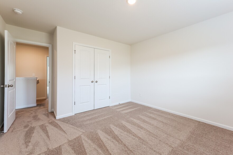 Building Photo - 2207 Southlea Dr