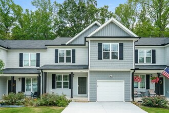 Building Photo - 105 Oakdale Ave