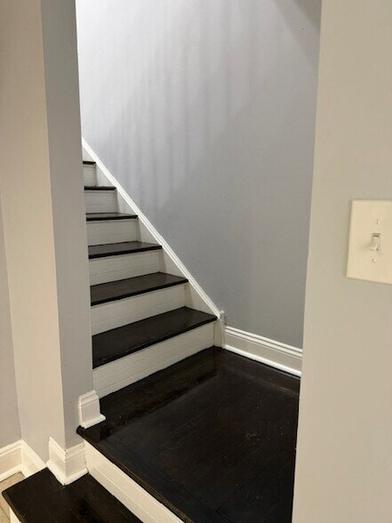Building Photo - 2014 N Narragansett Ave