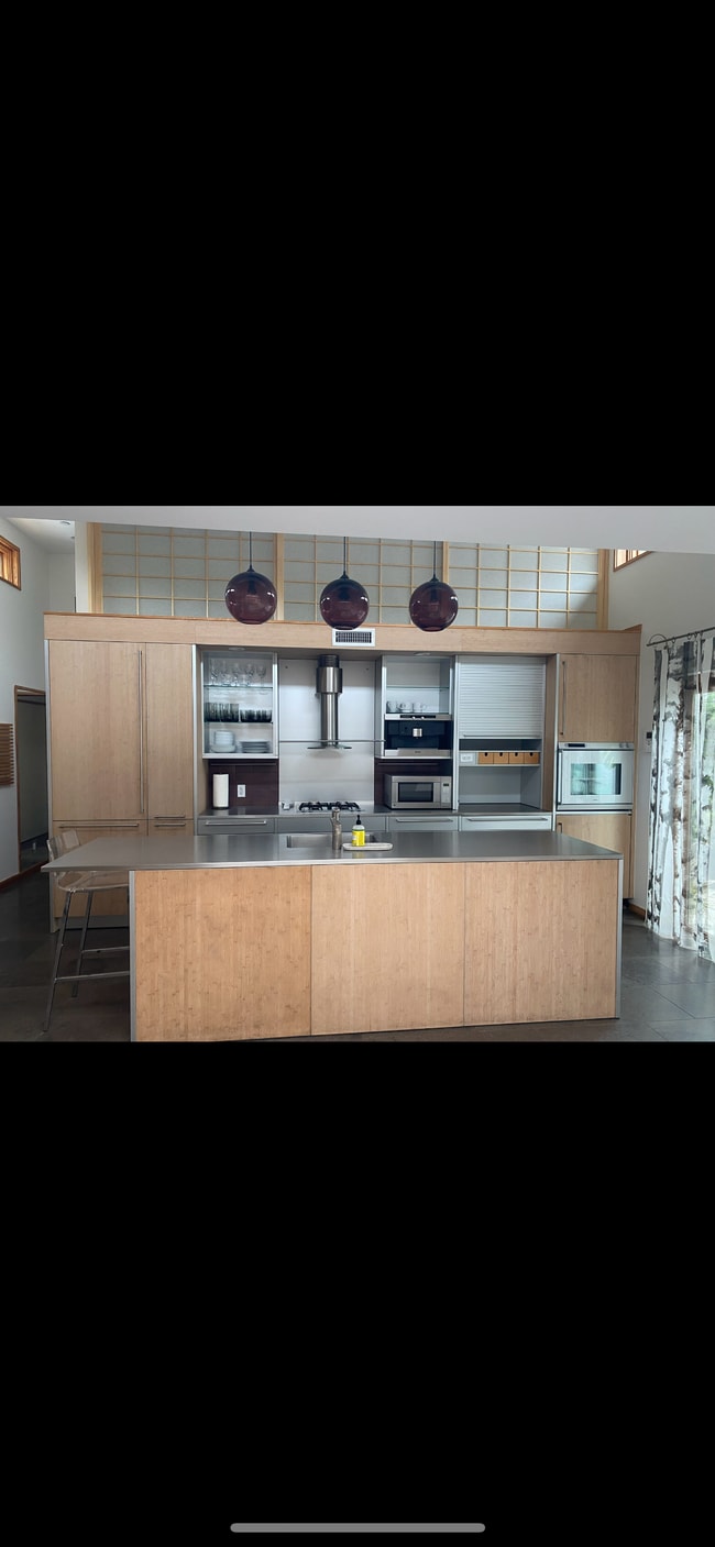 Building Photo - 345 Swall S Dr