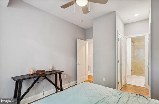 Building Photo - 1340 Nicholson St NW