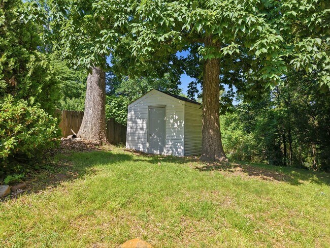 Building Photo - Fully Renovated 3 Bed / 2 Bath Ranch Near Downtown Raleigh & the Greenway!