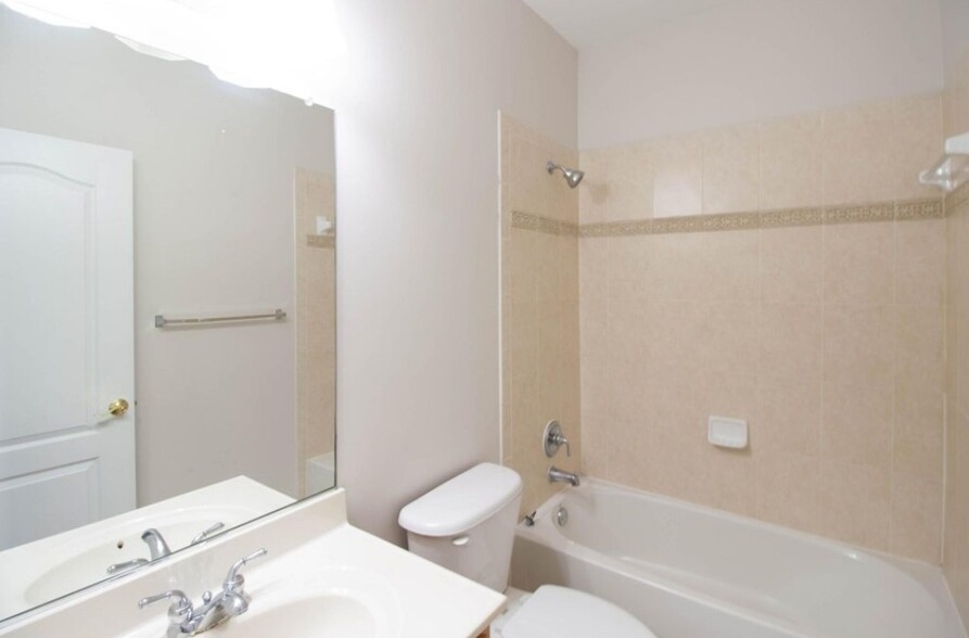 Building Photo - 12681 Heron Ridge Dr