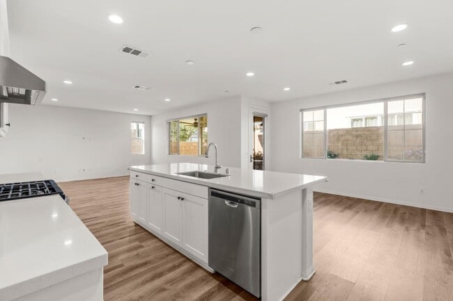 Building Photo - 3915 E Fincastle St