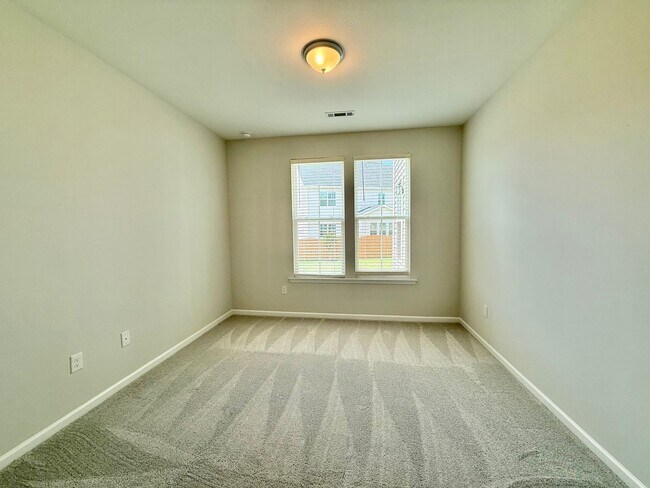 Building Photo - Stunning New 5BD, 5BA Garner Home with Lux...