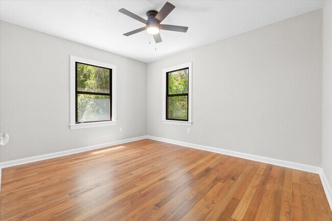 Building Photo - 9 Spencer St