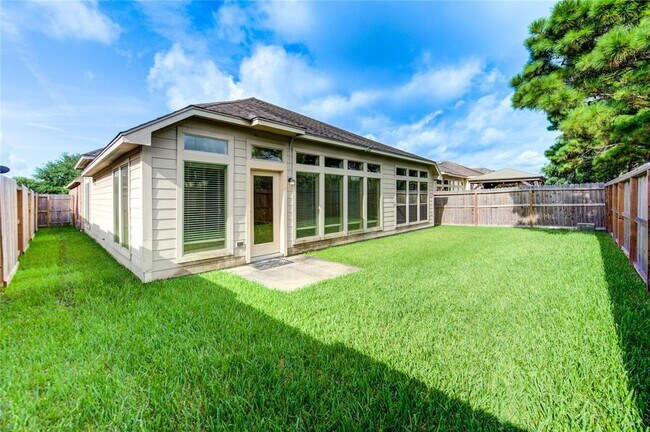 Building Photo - 5615 Stoneridge Ct