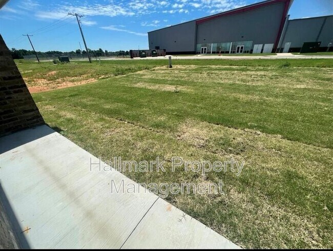 Building Photo - 5001 Misty Wood Ln