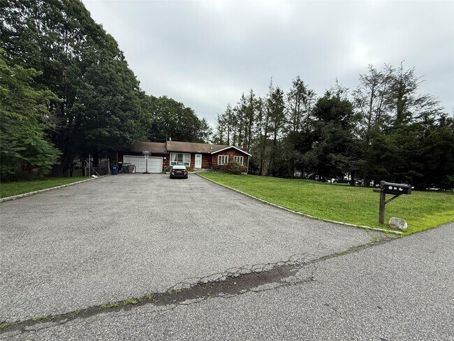 Building Photo - 33 Mi-Anna Dr
