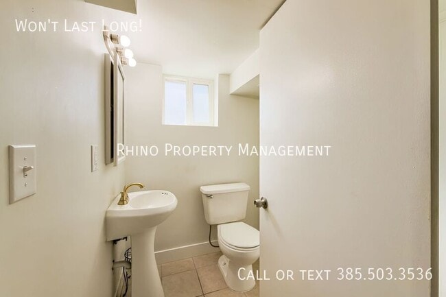 Building Photo - 1993 Champagne Ave