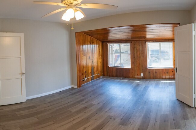 Building Photo - 2nd St., 829-831