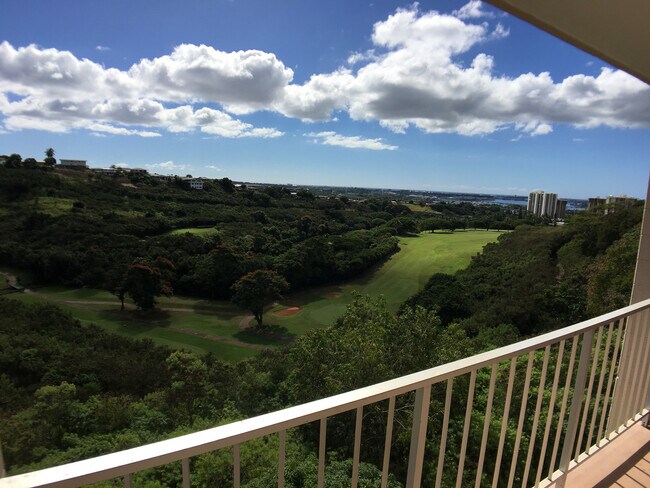Building Photo - Colonnade On The Green